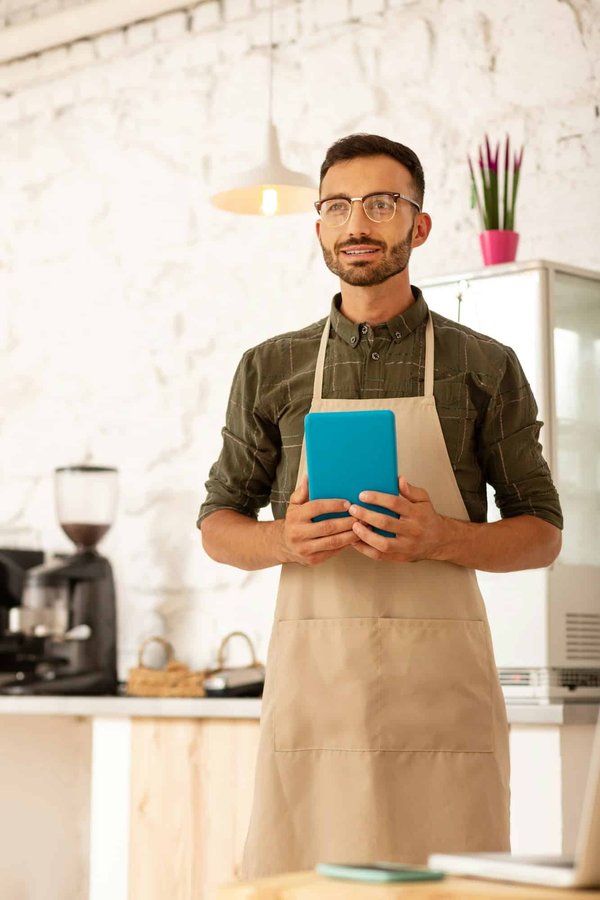 What is special about the apron of the apron leader ?